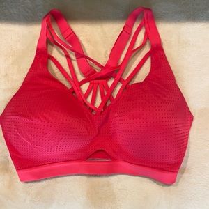 Crisscross design sports bra